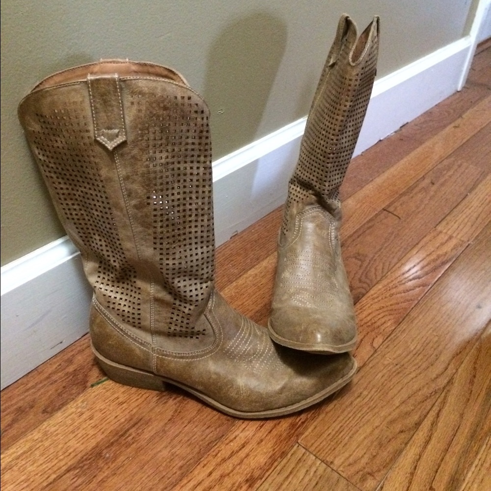 COPY - Women's size 8.5 cowboy boots from America…